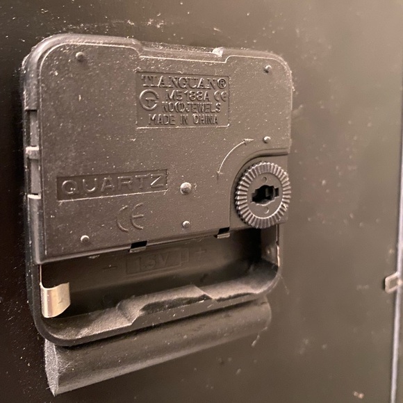 Canucks Clock + Frame - Picture 4 of 5